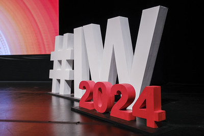 Foto do palco da Cerimônia de Premiação do IW2024, que reconhece as empresas mais inovadoras do país.